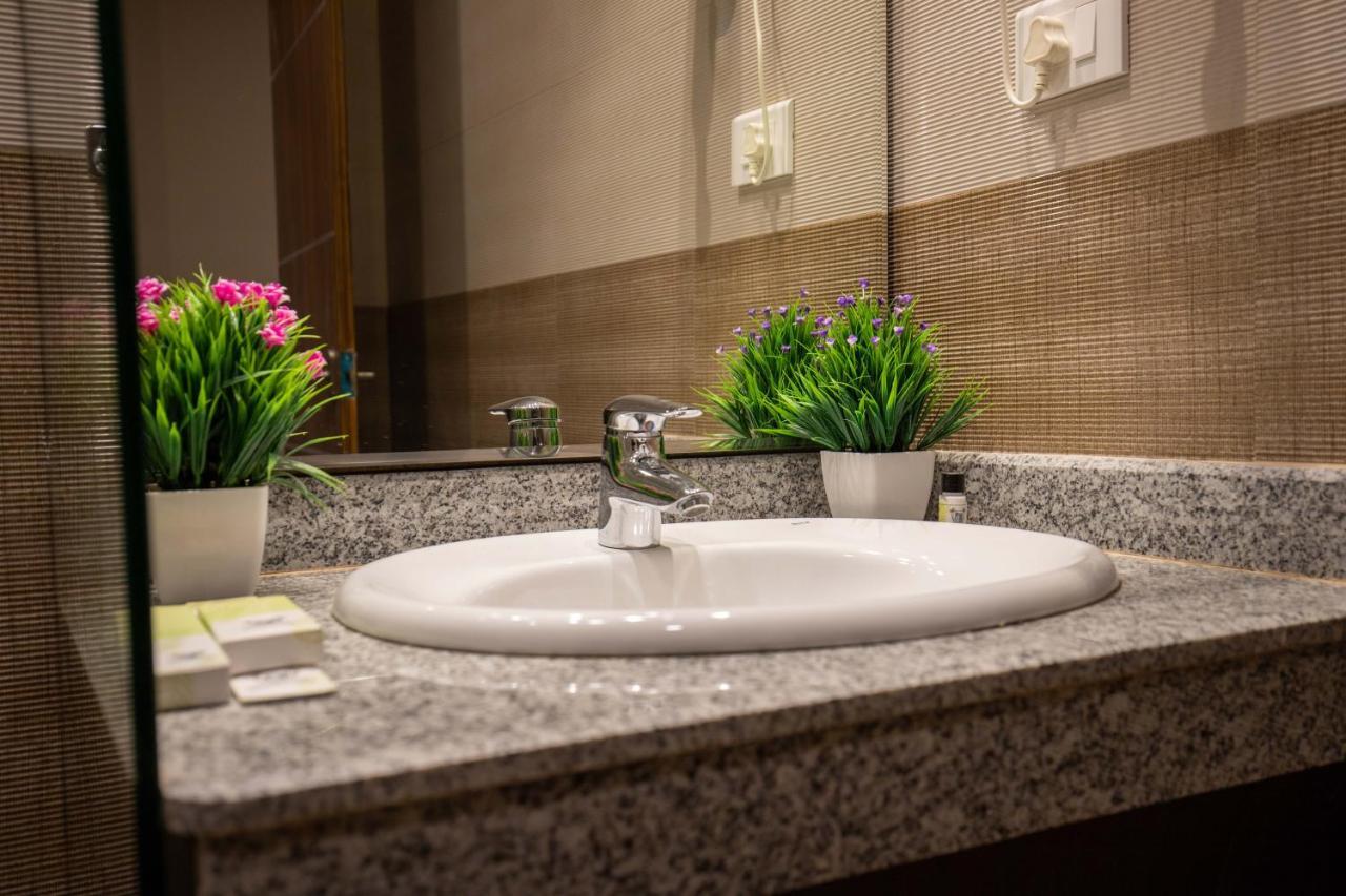Hotel Palm International Butwal Esterno foto